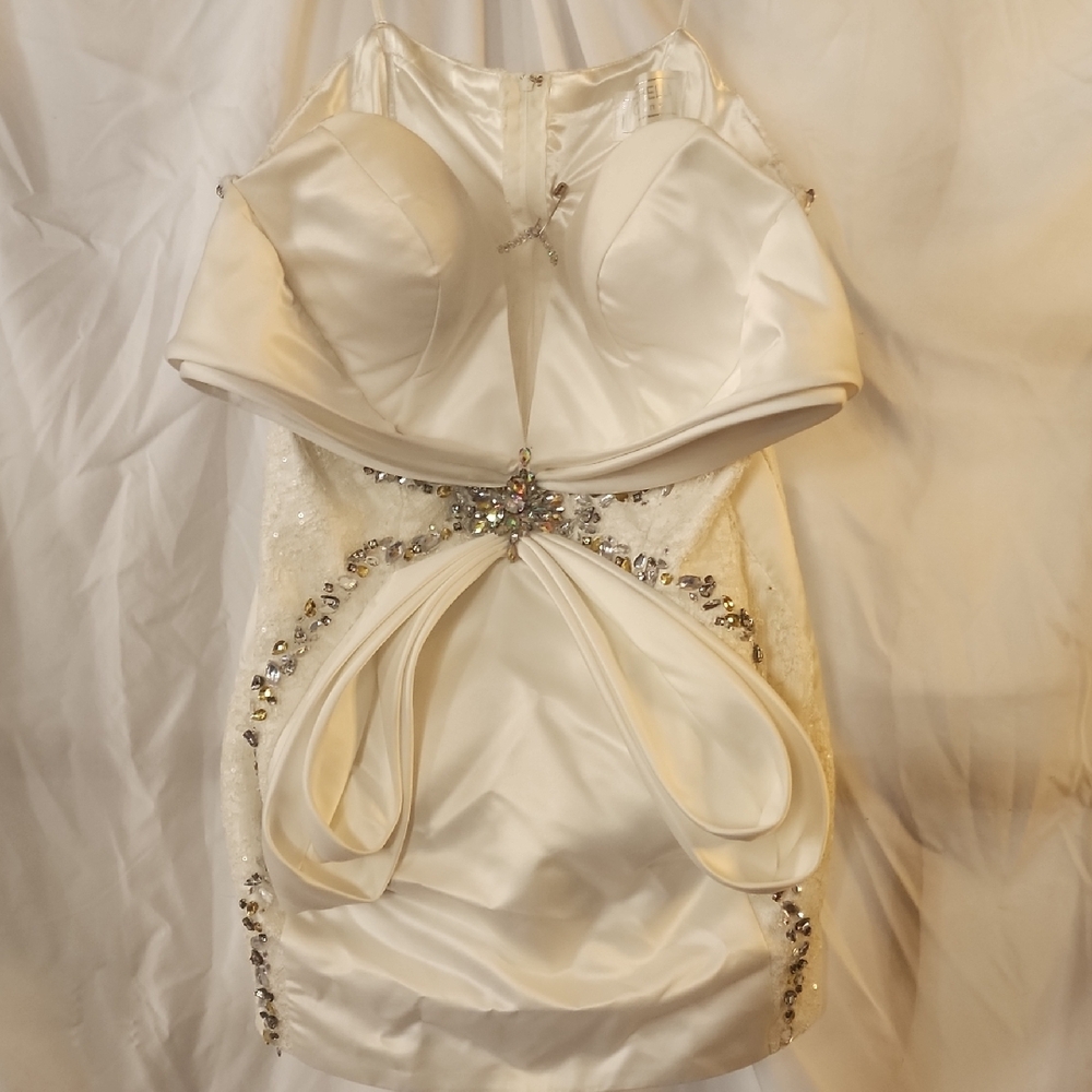 Elegant White Mini Dress